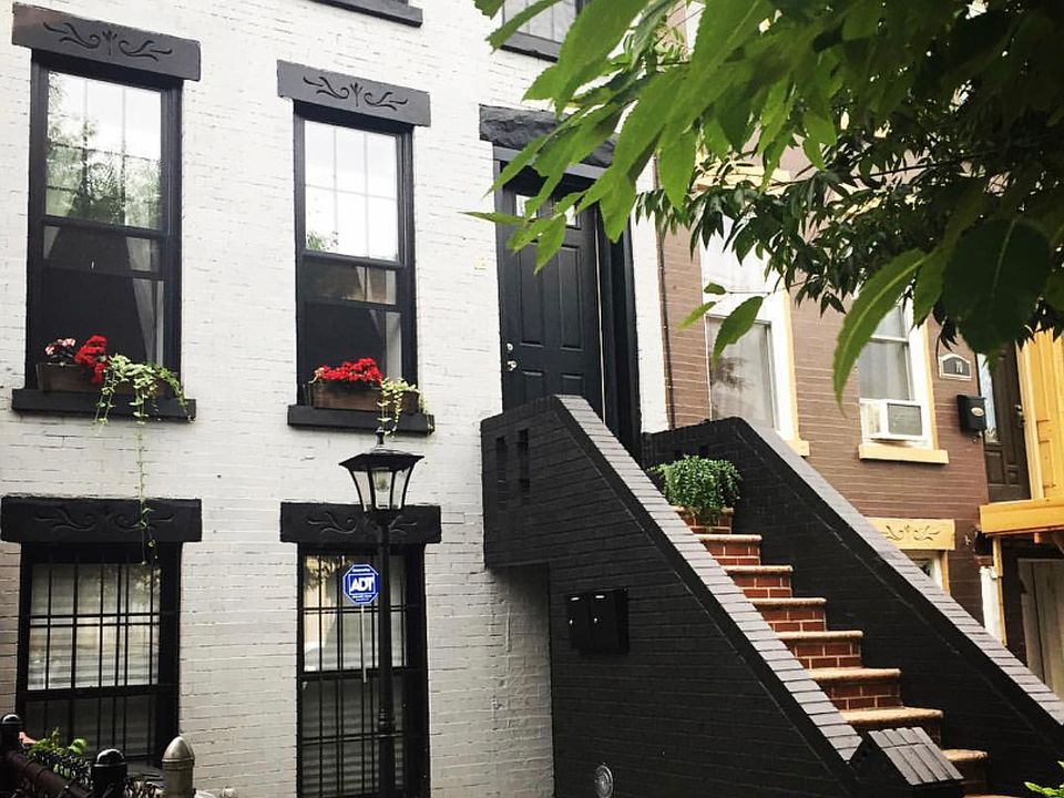 1st image of 12 Roosevelt Pl