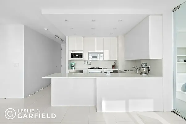 Sold by Leslie J. Garfield | media 24