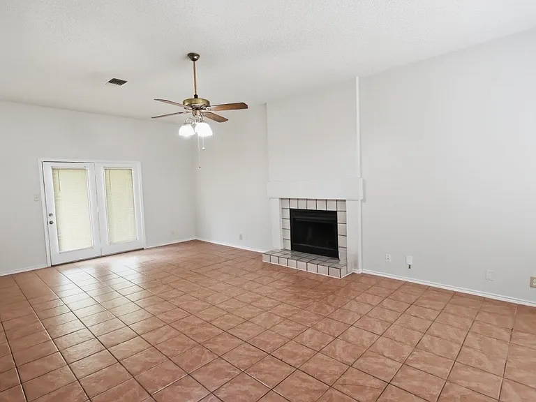 227 Burlington Dr — Photo 8