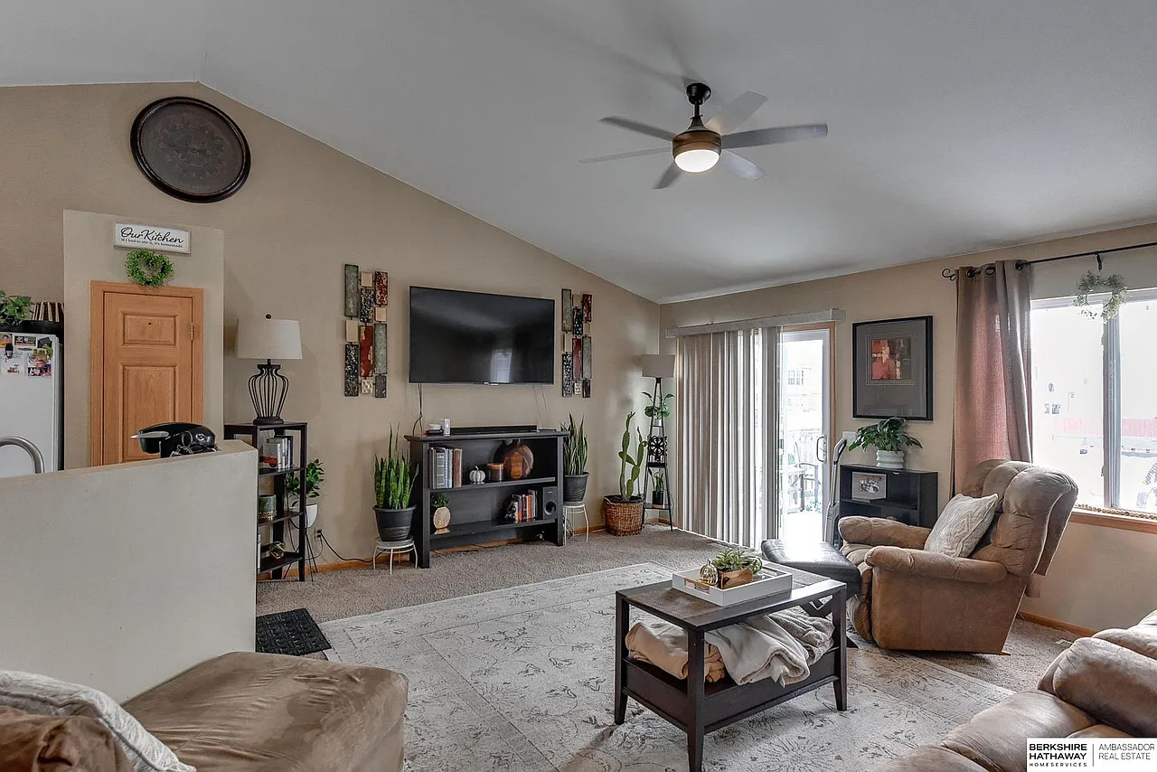 4 bed, 1669 sqft, $2,200 — Photo 4