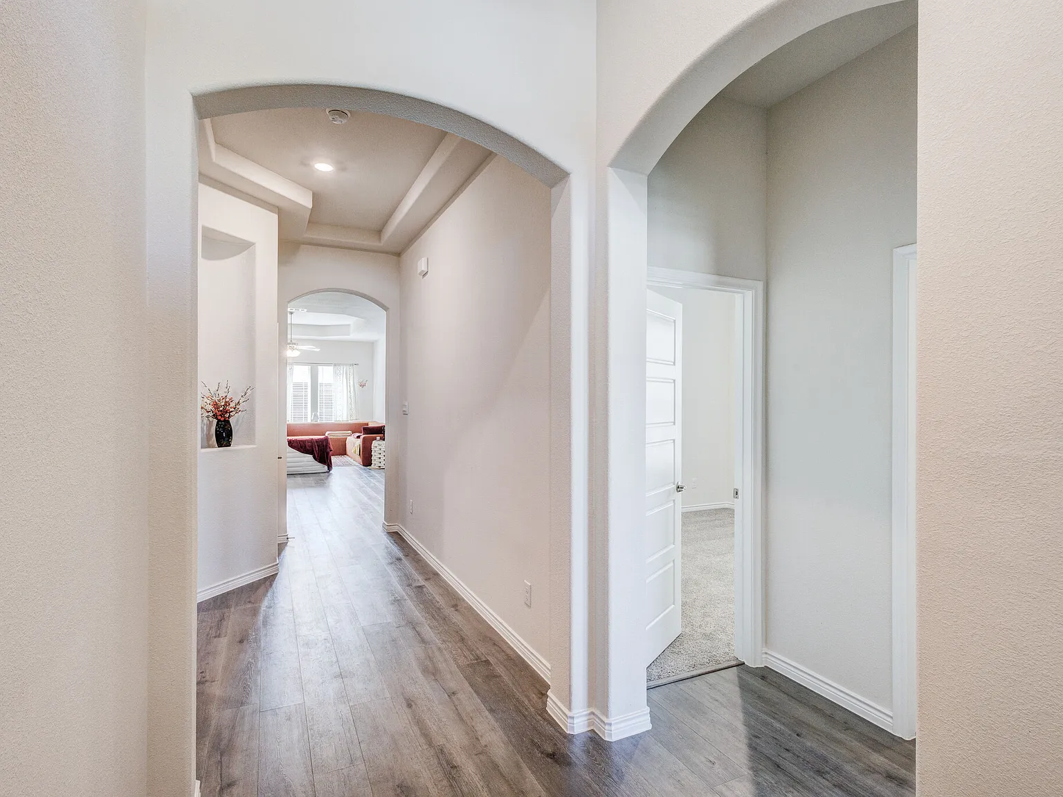 4 bed, 2019 sqft, $2,900 — Photo 3