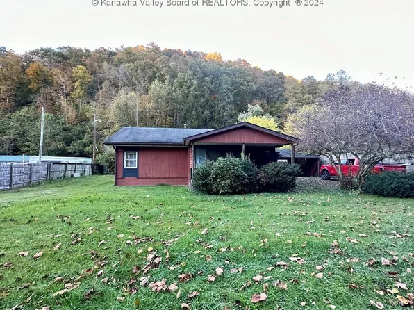 655 Joes Creek Rd, Comfort, WV 25049