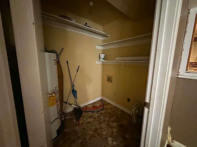 Separate full Laundry Room