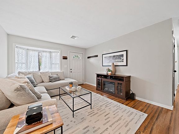 4th image of 113 Bradford Rd