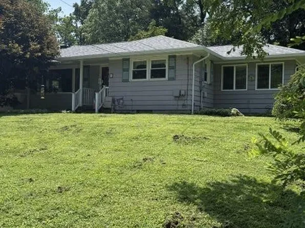 61 E 4th St, The Plains, OH 45780