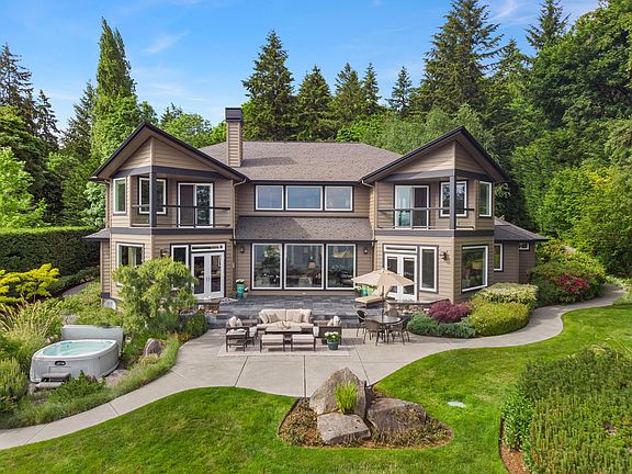 5th image of 10027 NE Pointview Dr