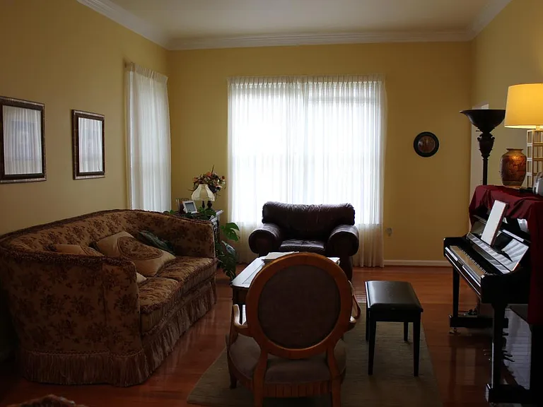 10006 Manor Pl — Photo 7