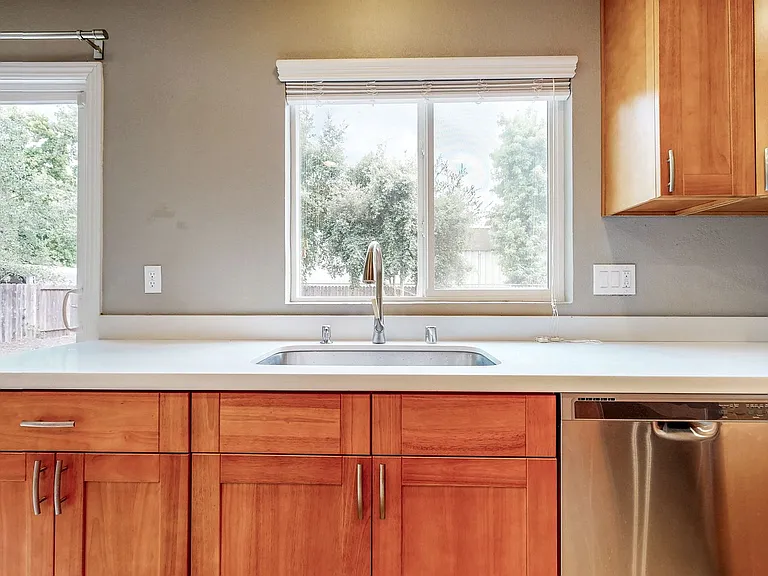 2540 Campbell Dr — Photo 10