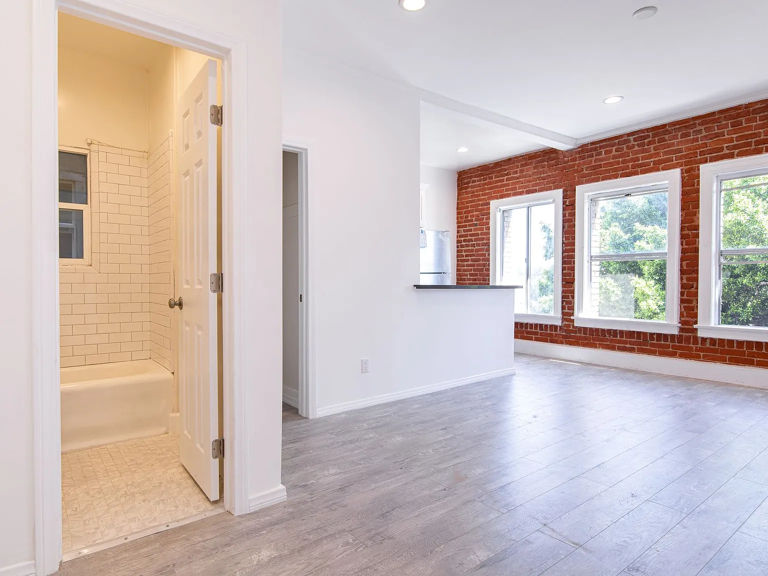Western Apartments | Renovated Apartments Near Wilshire/Western Metro — Photo 2