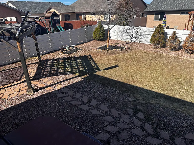 2401 Crestwood Ln — Photo 6