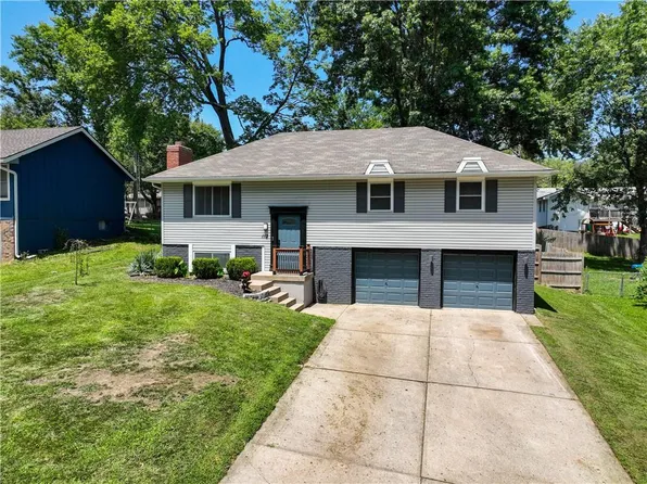 113 SE Rockwood St, Blue Springs, MO 64014