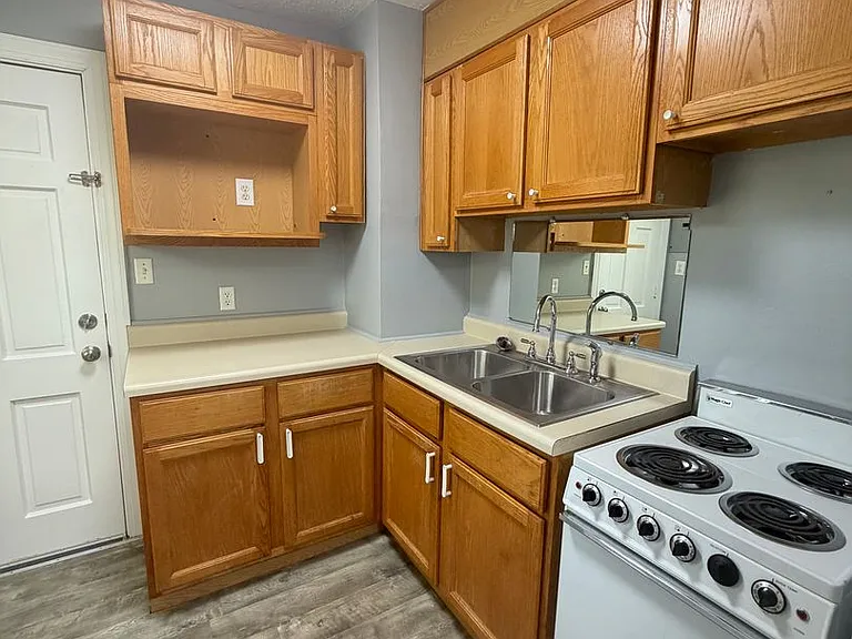 1400 Roslyn Dr #20C — Photo 7