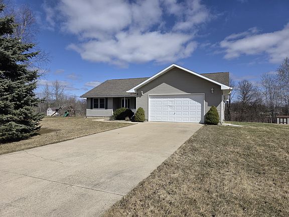 2nd image of 16450 Doe Dr NE