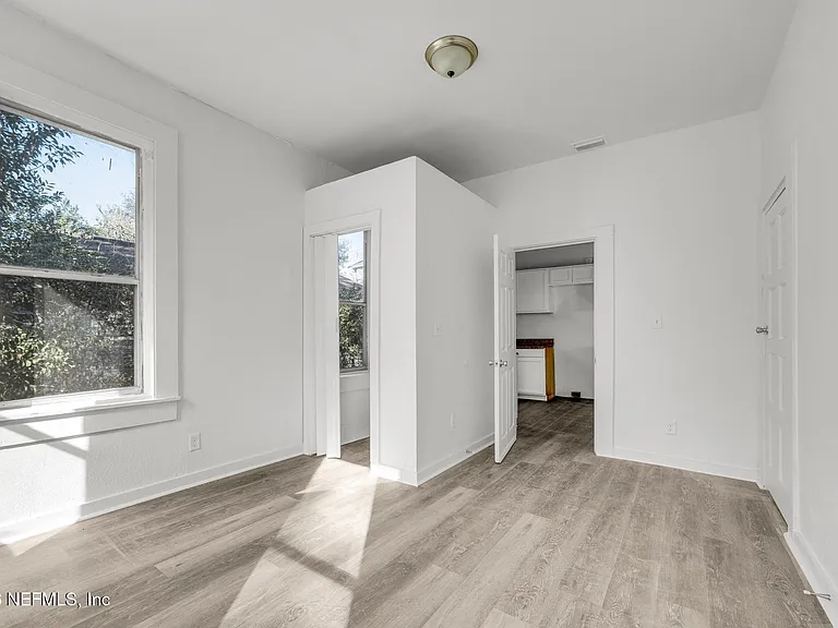 522 W 21st St — Photo 18