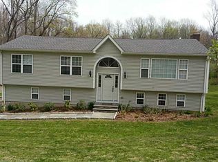 29 Village Dr, Shelton, CT 06484