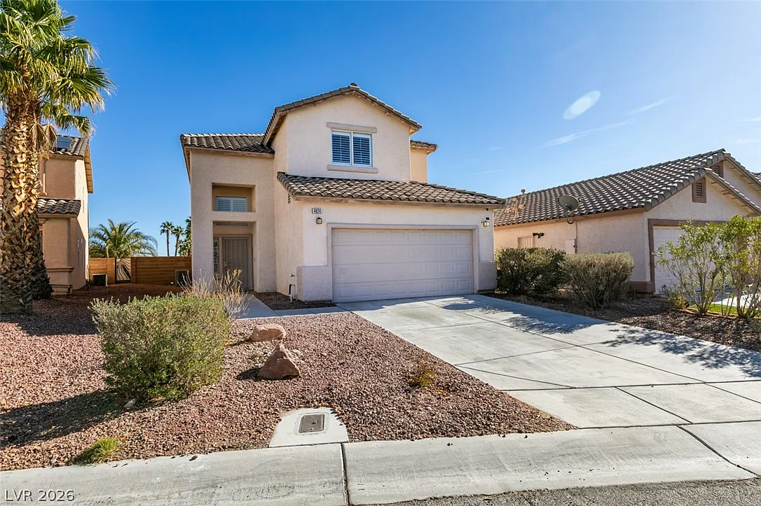 4 bed, 3.0 bath, 2212 sqft, $2,400 — Photo 3