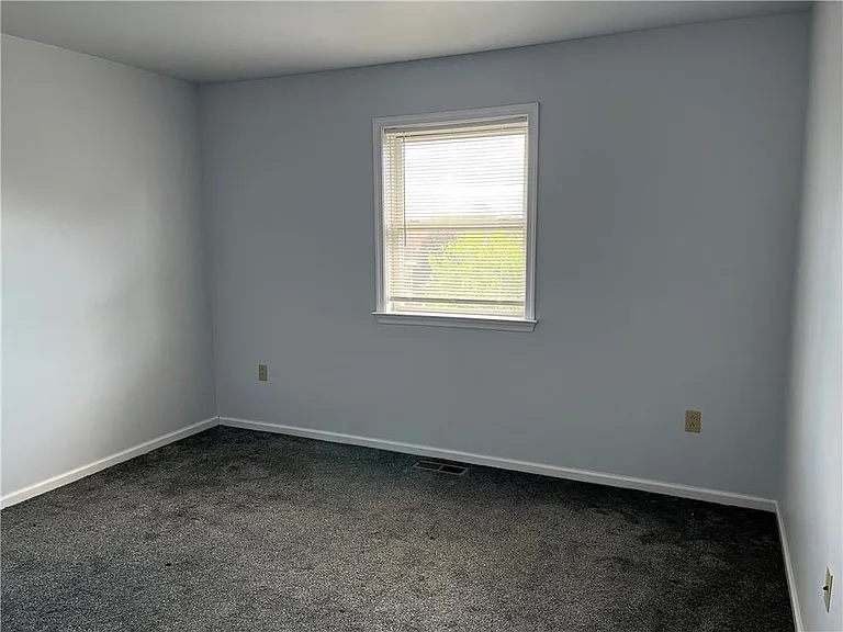 2635 Middle Way — Photo 7