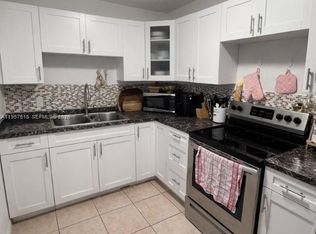 9459 SW 76th St APT R8, Miami, FL 33173