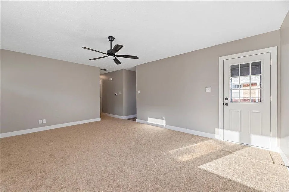 3 bed, 920 sqft, $1,625 — Photo 3