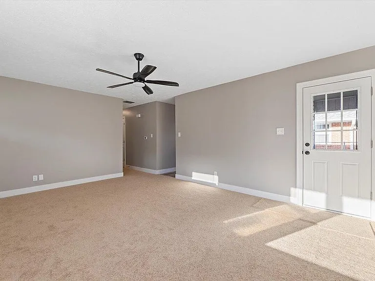 2445 Avenue I — Photo 3