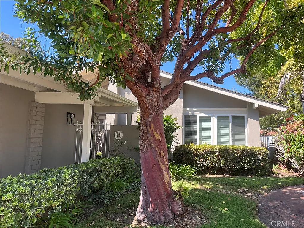 3 bed, 1642 sqft, $7,350 — Photo 1