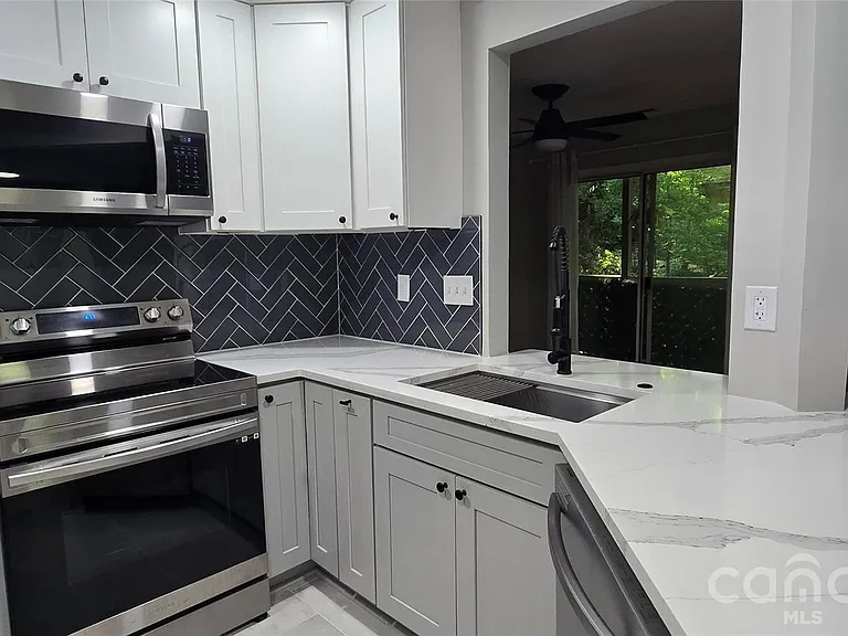 6039 Gray Gate Ln #B — Photo 11
