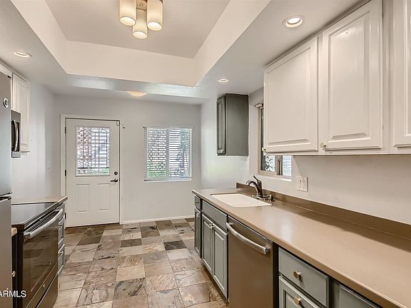 5th image of 3 E Manzanita Dr