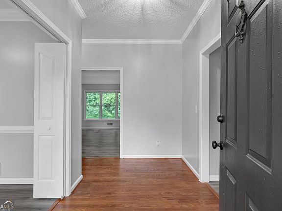 4th image of 690 Wyndham Place Cir