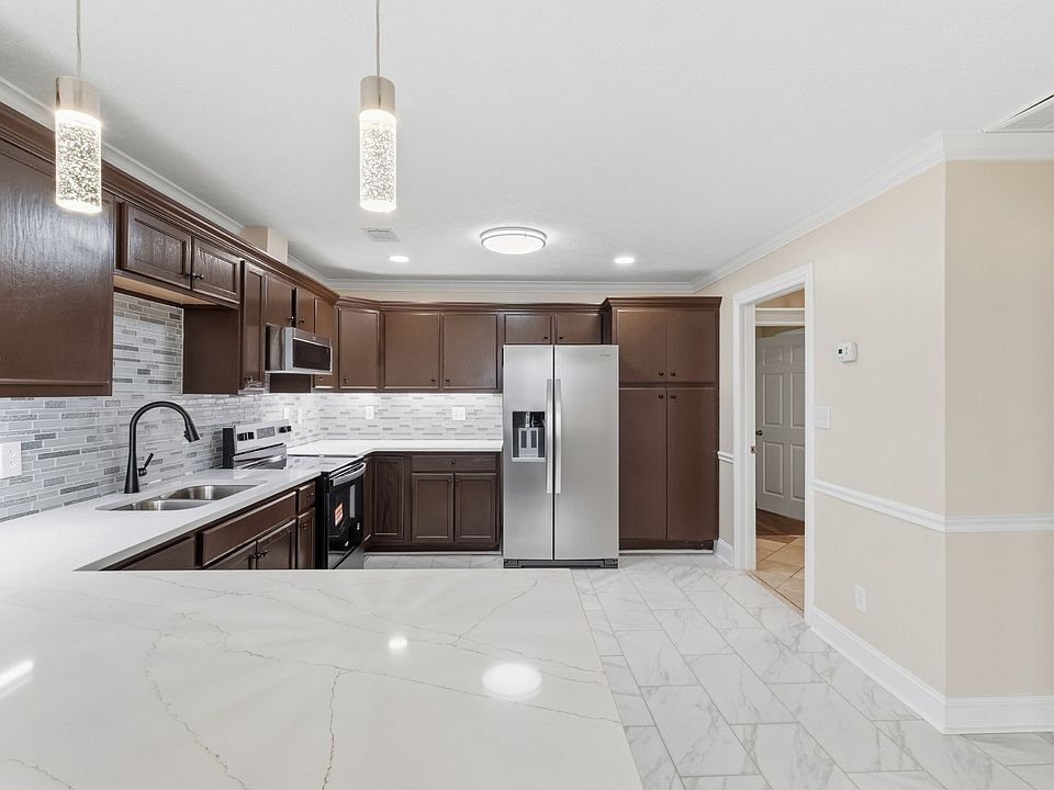 1st image of 320 Chaney Rd