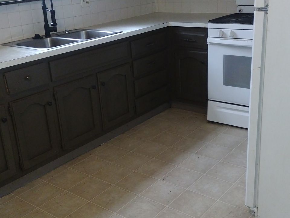 2nd image of 514 N Troost St