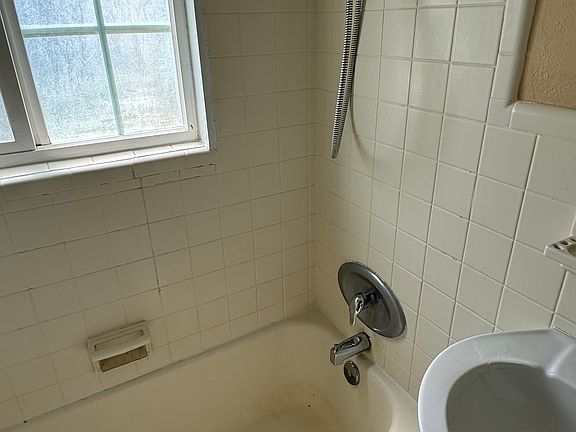 2nd image of 620 N High St
