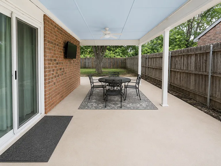 7704 Independence Dr — Photo 4