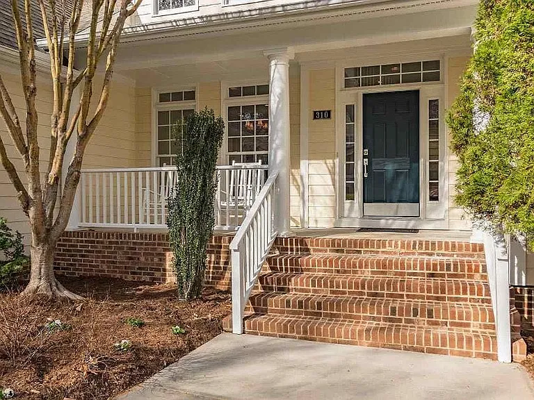 310 Hogan Woods Cir — Photo 2