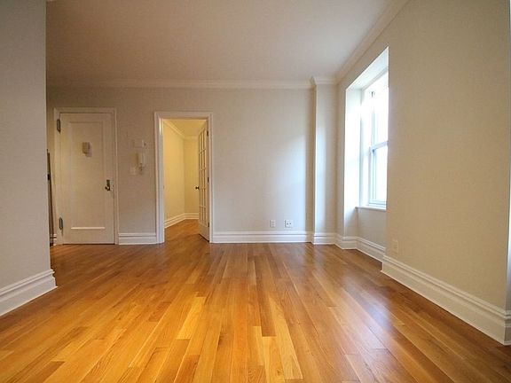5th image of 29 1/2 Morton St #4A