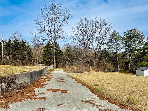 2nd image of 839 Cooper Lake Rd