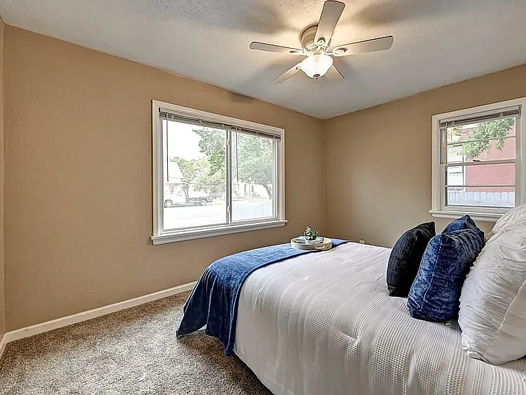 1215 Berkley Ave — Photo 3