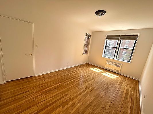 5th image of 350 E 30th St APT 4E