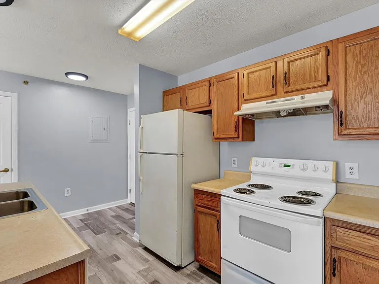 Rowan Place Apartments — Photo 42