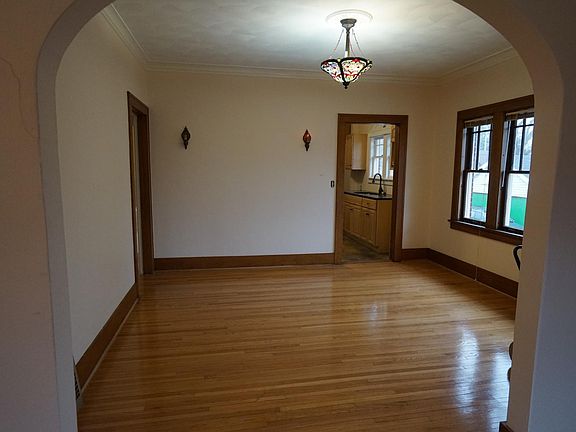 5th image of 130 N Rockford Ave