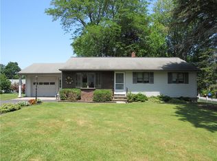 16 Hillcrest Dr, Spencerport, NY 14559