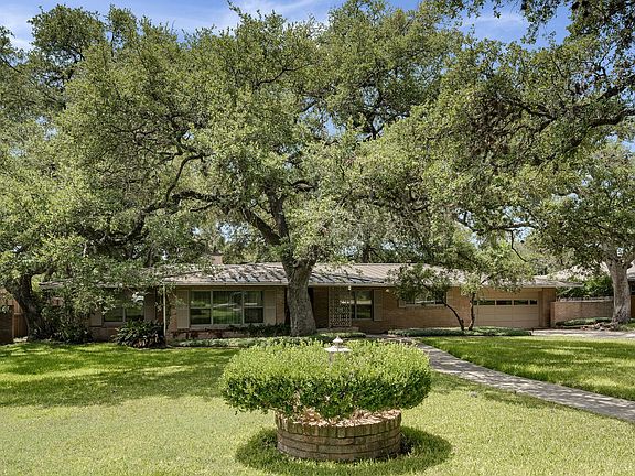 5th image of 506 Country Ln