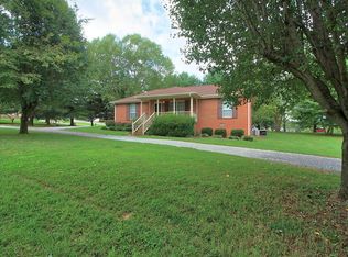 1001 Atkins Dr, Cross Plains, TN 37049