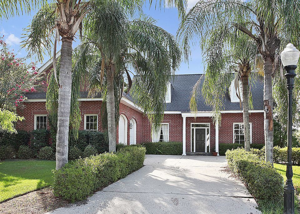 1st image of 57 Fairway Oaks Dr