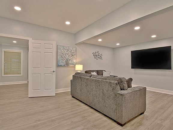5th image of 123 Interlochen Dr