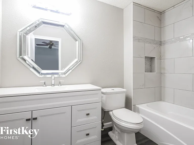 3940 Burningbush Dr — Photo 14