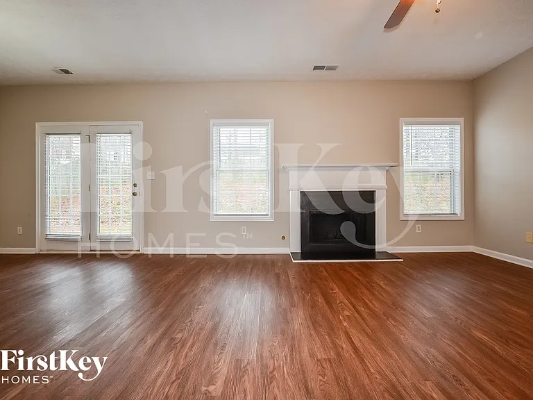 740 Winbrook Dr — Photo 3