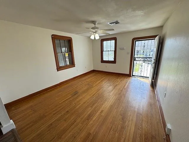 519 Farrington Dr — Photo 3