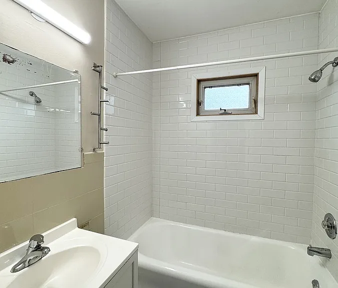 1246 Dufferin Pl #6 — Photo 7