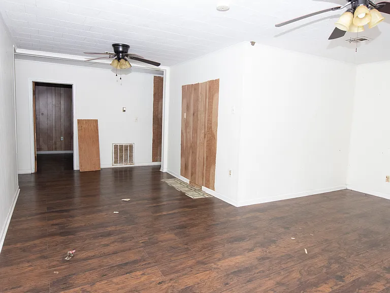 405 Johnston St — Photo 9