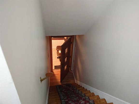 2nd image of 54 Condict St #2